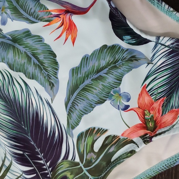 💙4/$20 Tropical Bikini Bottoms - Picture 2 of 7
